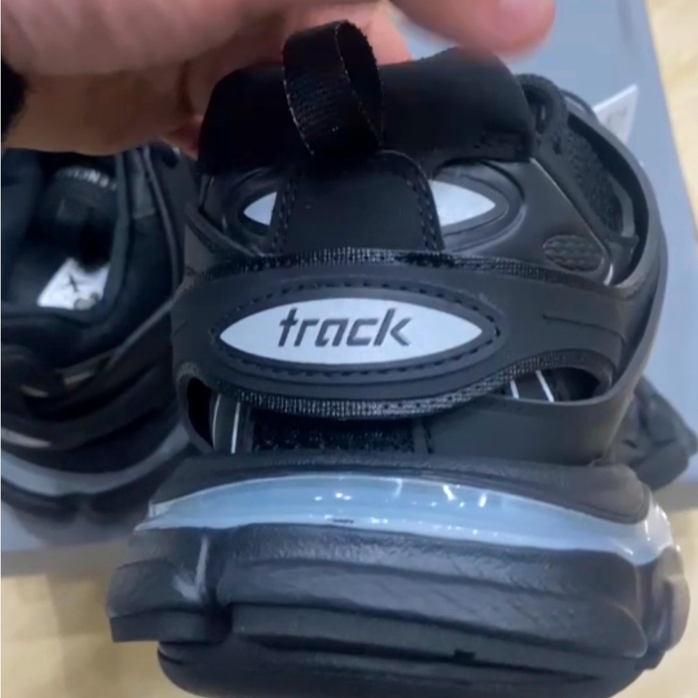 Led track runner’s Balenciga black